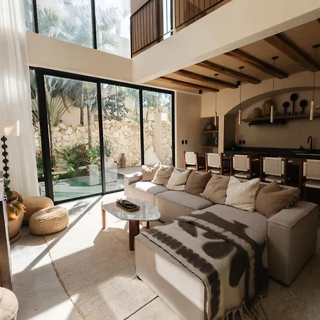 Luxe 3-Br Villa With Dual Private Pools